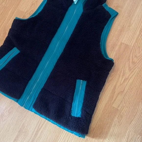 T By Talbots Teal and Navy Blue Reversible Sherpa Puffer Vest Size XL - Picture 6 of 12